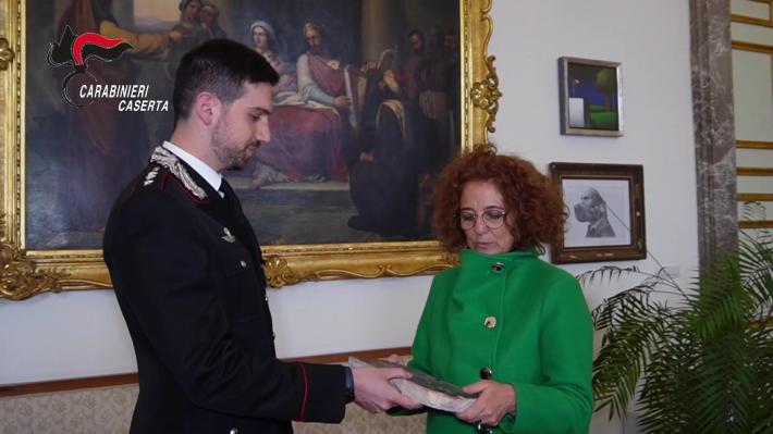 Ruba una piastrella dalla Reggia di Caserta,  individuato e denunciato dai carabinieri