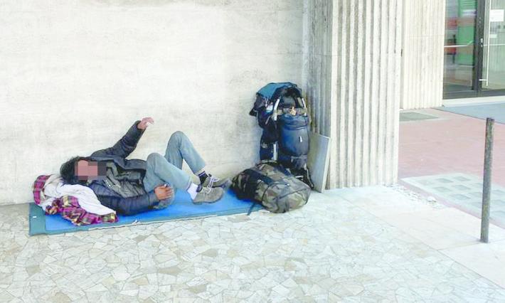 Senzatetto: bivacchi in strada, tende nei parchi