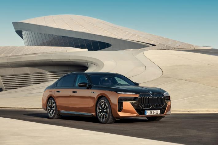 Bmw i7 M70 xDrive, l'ammiraglia elettrica dei record