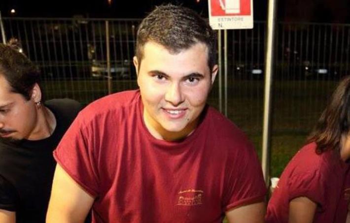 L'ultimo abbraccio a Nicola, &laquo;campione anche senza trofei&raquo;