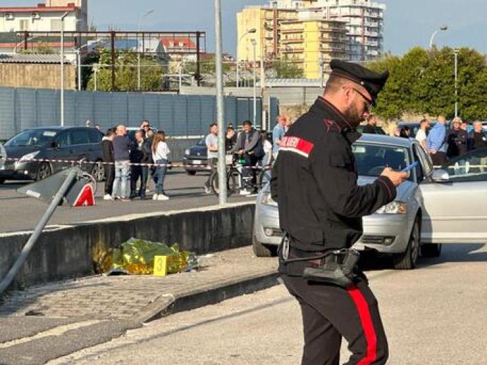 Bimba travolta, la madre si stava esercitando alla guida