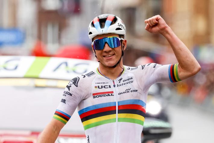 Liegi-Bastogne-Liegi: Evenepoel vince in solitaria. Nella gara femminile ancora prima la Vollering. Seconda la Longo Borghini