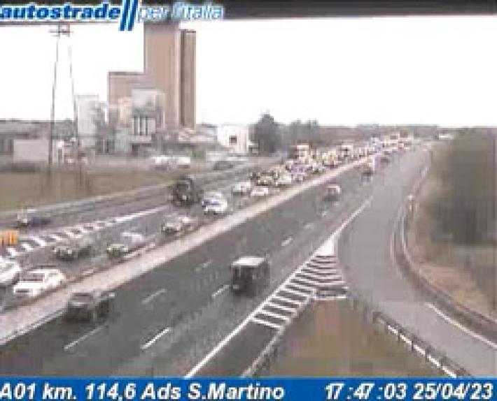 A1, rallentamenti fra il bivio con l'A15 e Fidenza verso Milano. In Autocisa pioggia fra Pontremoli e Aulla