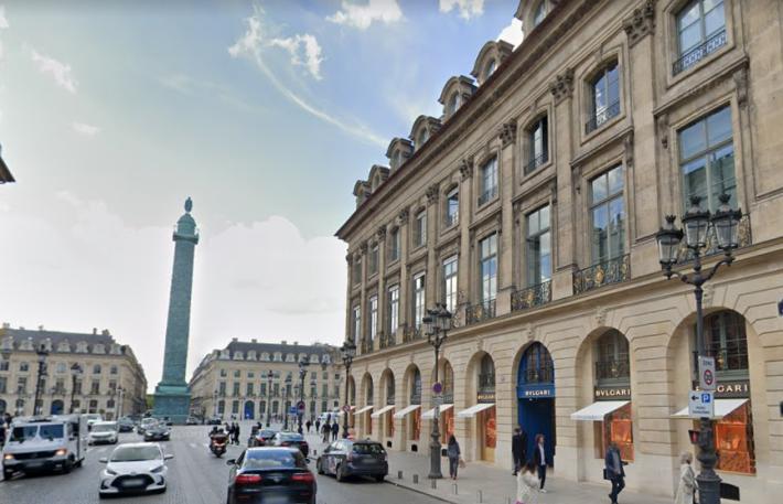 Colpo a Place Vendome a Parigi, bottino milionario