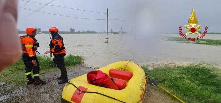 Maltempo nel Bolognese e in Romagna: ci sono frane, esondazioni e famiglie sfollate