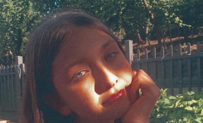 Le cade il cellulare nella vasca da bagno, 16enne muore folgorata 