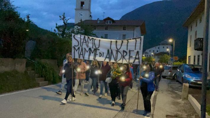 Fiaccolata per ricordare il runner ucciso dall'orsa Jj4 (e contro  i "leoni da tastiera")