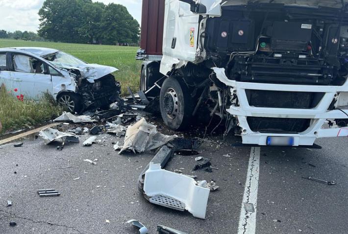 Incidente camion auto 