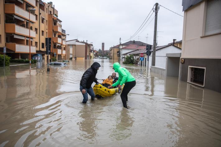 Allerta meteo fino a mezzanotte in tutta l'Emilia Romagna: nella provincia di Parma &egrave; rossa per frane e piene dei corsi minori, arancione per le piene dei fiumi