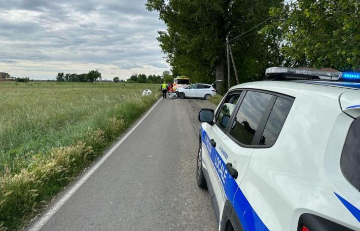 Roncole Verdi, scontro tra due auto: una persona ricoverata a Vaio