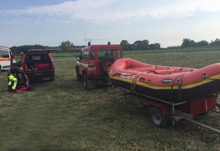 Langhirano, bimbo rischia di annegare nella Parma: salvato dai vigili del fuoco