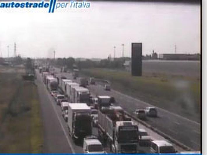 Inizia Sps, traffico intenso e coda in uscita al casello di Parma