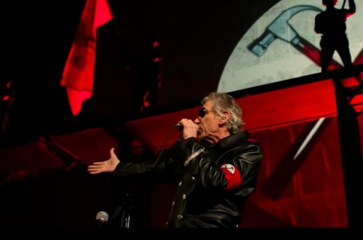 "Travestito da SS", Roger Waters indagato a Berlino