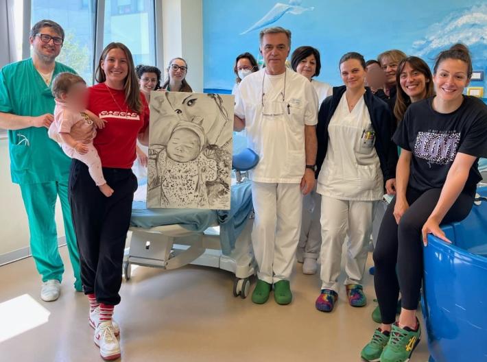 Ospedale di Vaio, un quadro in dono &egrave; il &ldquo;grazie&rdquo; di Kiara Fontanesi all&rsquo;Ostetricia 