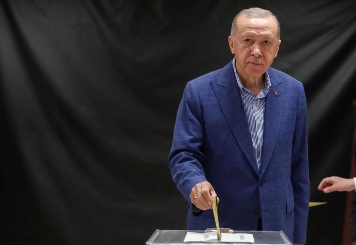 Erdogan vince le elezioni con il 52,1% dei voti