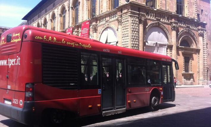 Molesta due donne in pochi minuti, arrestato 27enne pakistano