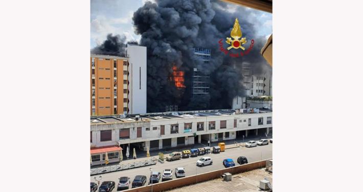Incendio in una palazzina a Roma, almeno 7 feriti