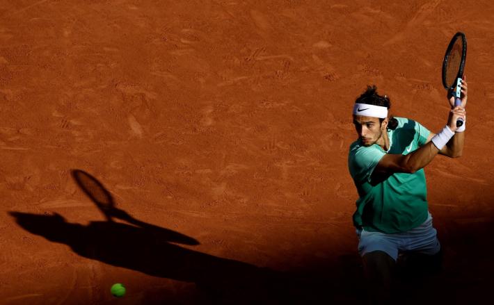 L'Italia si ferma agli ottavi: Musetti e Sonego eliminati da Alcaraz e Kachanov