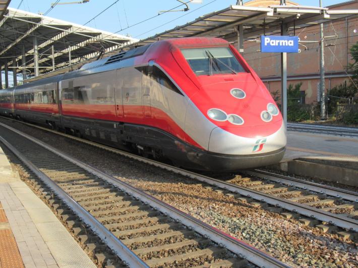 Da domenica torna l'orario estivo dei treni: tante conferme.  Autobus per la Parma-Suzzara e per l'Alta velocit&agrave; a Reggio