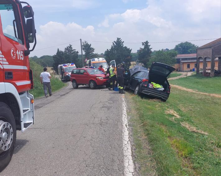 Cella, scontro tra due auto, in tre all'ospedale 