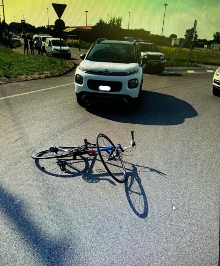 Gravissimo incidente a Sissa Trecasali: investita una donna in bicicletta
