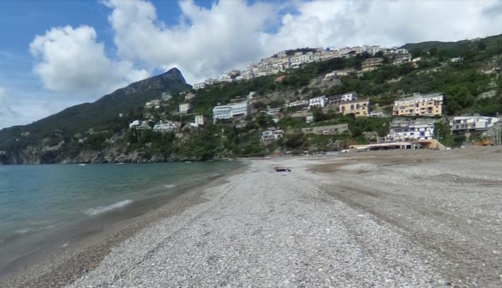 13enne ladro di telefonini linciato in spiaggia a Salerno