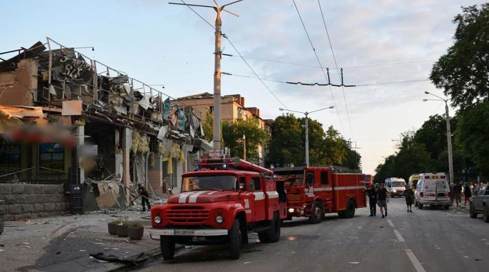 Razzi russi sul ristorante pieno di gente a Kramatorsk: almeno 8 morti e 56 feriti