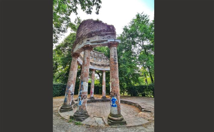 Scritte sul tempietto 
