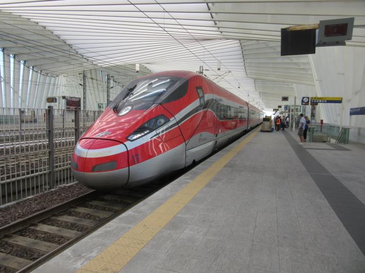 Lavori sui binari: dal 7 al 18 agosto i treni non si fermeranno alla Mediopadana 