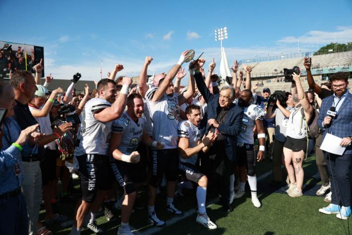 il cielo a stelle e strisce di Toledo si colora di nero-argento: i Parma Panthers sono campioni d'Italia. Sconfitti 29-13 i Guelfi