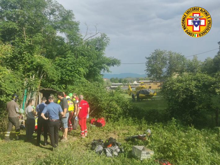 Trattore ribaltato in un fosso a Bedonia: ferito un agricoltore