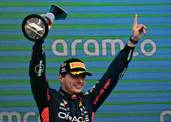 Gp della Gran Bretagna, vince Verstappen, poi Norris e Hamilton. Ferrari staccate