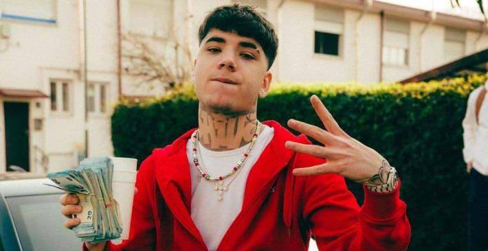 Colpi di pistola in casa discografica di un trapper, un ferito