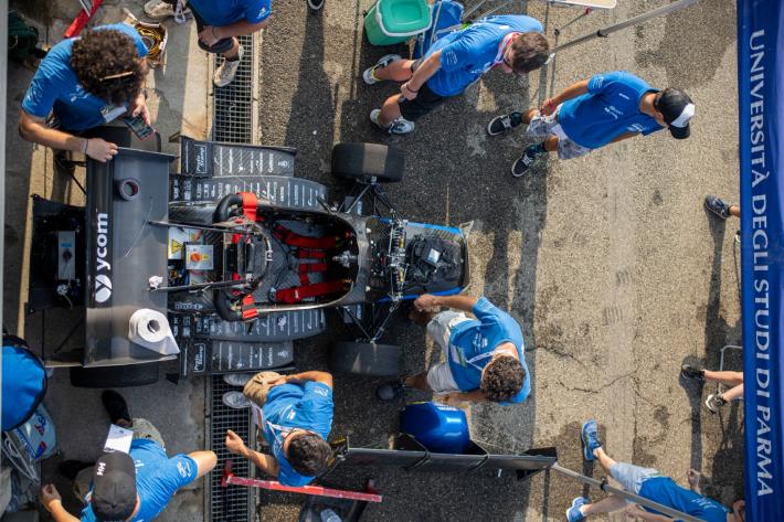 Sipario alzato, il paddock brulica: seconda giornata di  Formula Sae 