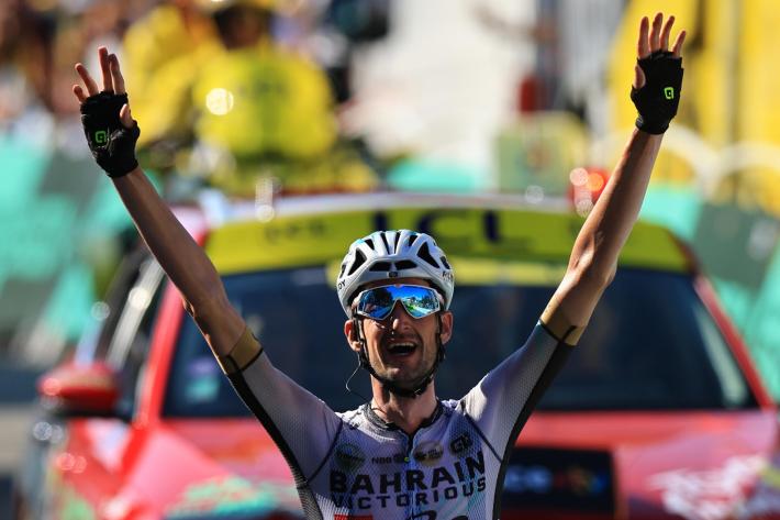 Tour, Poels vince per distacco la tappa del Monte Bianco.  Vingegaard resta in giallo