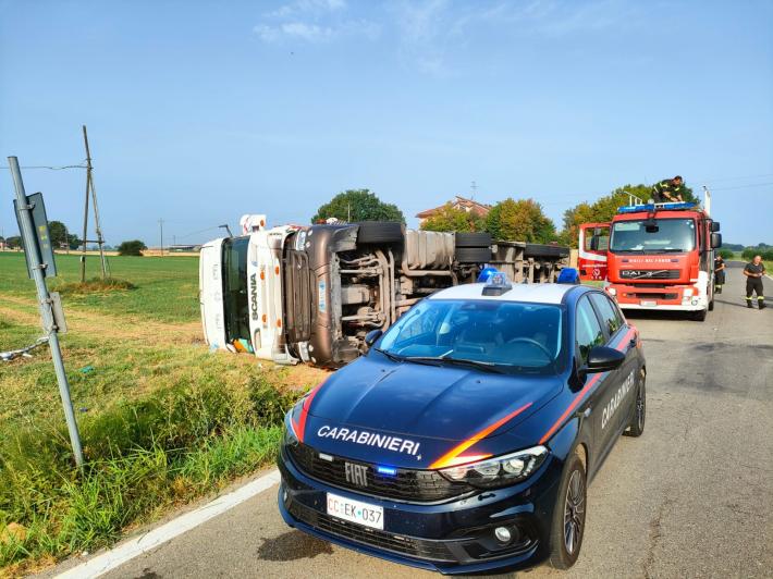 Camion fuori strada a Carzeto di Soragna: un ferito 