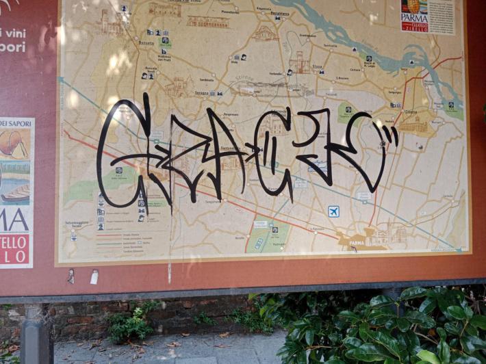 L'imbrattatore si  scusa: &laquo;Pulir&ograve; dove ho sporcato&raquo;