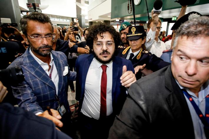 Patrick Zaki &egrave; atterrato in Italia. "E' il giorno pi&ugrave; importante della mia vita"