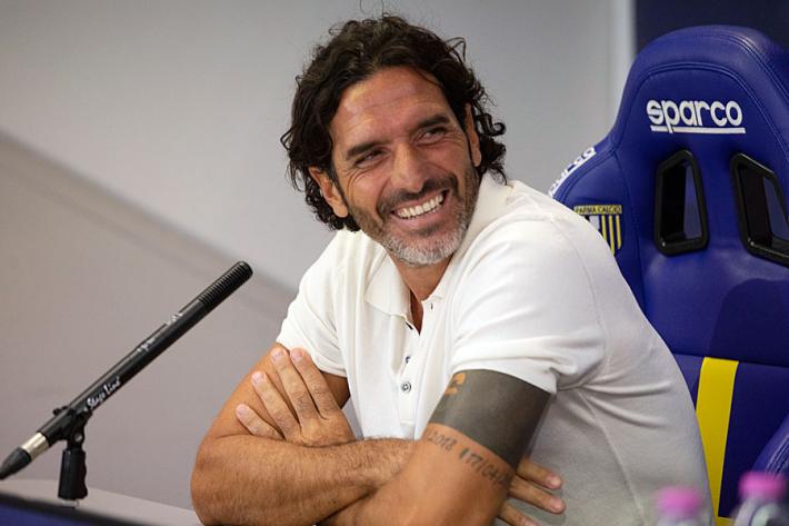  Lucarelli  ha compiuto  46 anni: tanti auguri via social dal popolo crociato