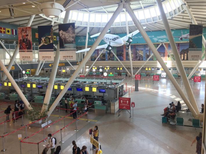 Olbia, pista rovente. Tre voli dirottati verso Cagliari e Alghero