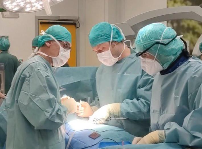 Piccole Figlie,  per la prima volta in Italia un  innovativo intervento mini-invasivo di chirurgia vertebrale con la realt&agrave; aumentata