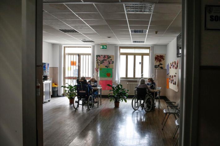 Fuga da film nella notte di un 92enne dalla Rsa