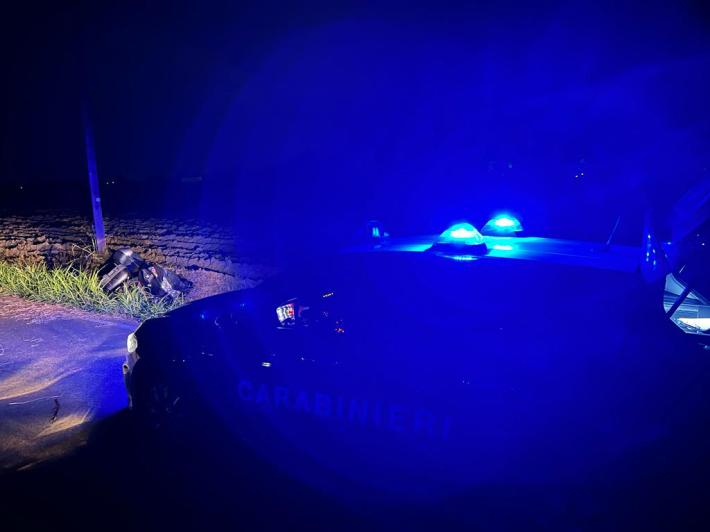 Esce fuori strada con la moto a Ghiara di Fontanellato, 52enne gravissimo