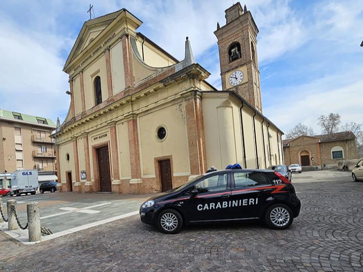 Palpeggia donna, denunciato per violenza sessuale
