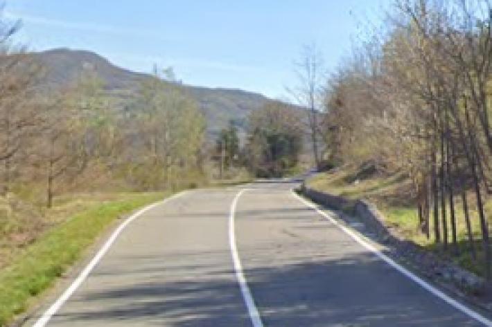 Auto prende fuoco a Golaso: paura sulla provinciale per Bardi