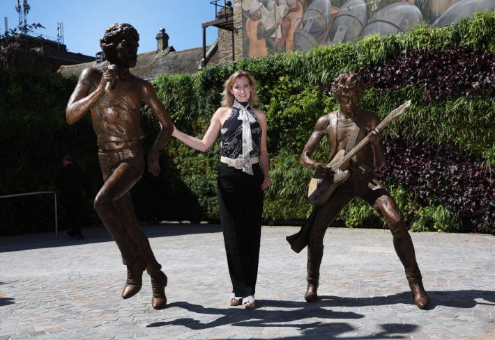 Nella loro citt&agrave; natale, inaugurate le statue di Mick Jagger e Keith Richards