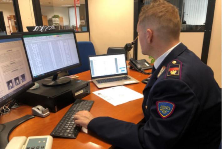 Filmava i suoi abusi su un bambino di 10 anni: arrestato 36enne a Roma. Foto e video finivano sul web