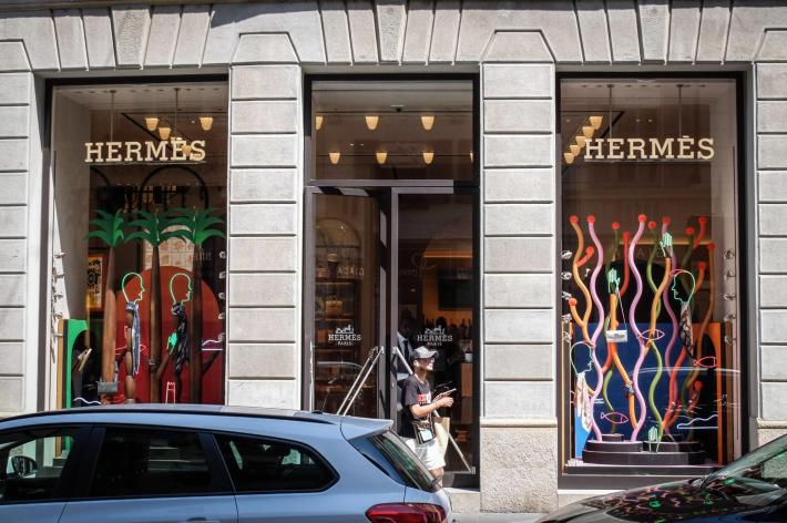 Milano, rubate quattro borse di Herm&egrave;s (tra cui una Birkin di coccodrillo): valore 90mila euro