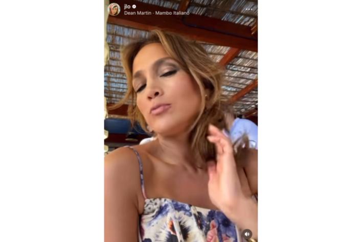Jennifer Lopez regina di Capri: live show per i fan e video su "Spaghetti ravioli" su Instagram 