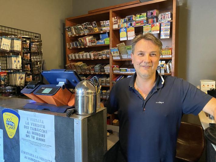 Strada del Conservatorio, chiuso il bar tabacchi &laquo;dalla Franca&raquo;:  quarant'anni di storia da ricordare